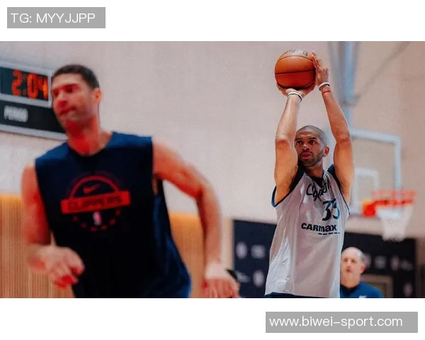 快船全员积极备战明日季前赛首战广州训练照曝光