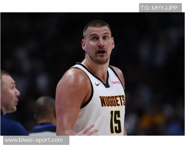 小里称字母哥与约基奇同级别能带大学女队在东部争雄